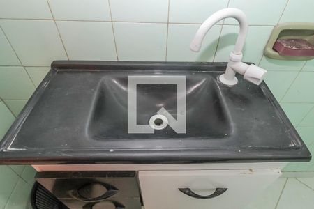 Banheiro de kitnet/studio para alugar com 1 quarto, 28m² em Jardim Planalto, São Paulo
