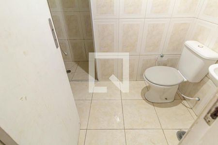 Banheiro de kitnet/studio para alugar com 1 quarto, 28m² em Santa Ifigênia, São Paulo