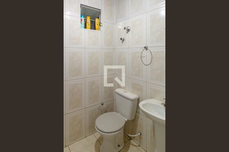 Banheiro de kitnet/studio para alugar com 1 quarto, 28m² em Santa Ifigênia, São Paulo