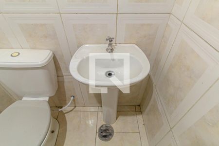 Banheiro de kitnet/studio para alugar com 1 quarto, 28m² em Santa Ifigênia, São Paulo