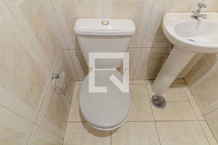 Banheiro de kitnet/studio para alugar com 1 quarto, 28m² em Santa Ifigênia, São Paulo