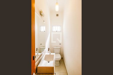 Casa à venda com 300m², 5 quartos e 5 vagas Casa à venda com 300m², 5 quartos e 5 vagasLavabo