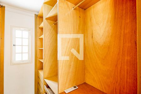 Casa à venda com 300m², 5 quartos e 5 vagas Casa à venda com 300m², 5 quartos e 5 vagasCloset Suíte 2