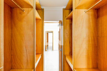 Casa à venda com 300m², 5 quartos e 5 vagas Casa à venda com 300m², 5 quartos e 5 vagasCloset Suíte 2