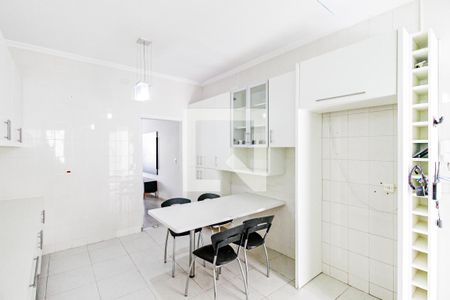Casa à venda com 300m², 5 quartos e 5 vagas Casa à venda com 300m², 5 quartos e 5 vagasCozinha