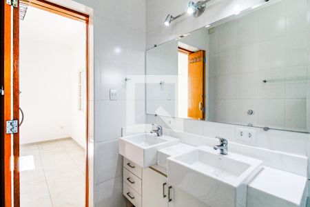 Casa à venda com 300m², 5 quartos e 5 vagas Casa à venda com 300m², 5 quartos e 5 vagasBanheiro Suíte 2