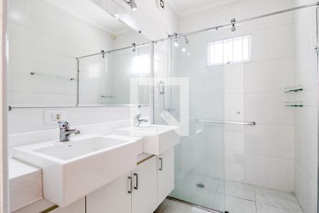 Casa à venda com 300m², 5 quartos e 5 vagas Casa à venda com 300m², 5 quartos e 5 vagasBanheiro Suíte 2