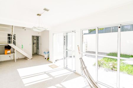 Casa à venda com 300m², 5 quartos e 5 vagas Casa à venda com 300m², 5 quartos e 5 vagasÁrea de Serviço