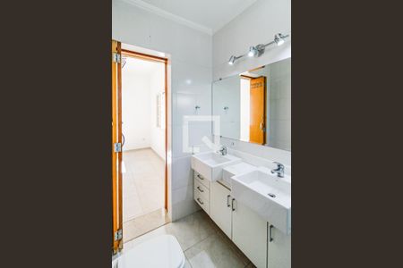 Casa à venda com 300m², 5 quartos e 5 vagas Casa à venda com 300m², 5 quartos e 5 vagasBanheiro Suíte 2