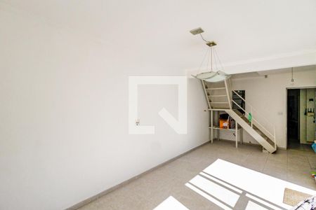 Casa à venda com 300m², 5 quartos e 5 vagas Casa à venda com 300m², 5 quartos e 5 vagasÁrea de Serviço