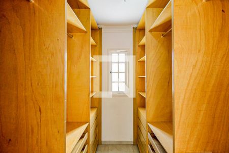 Casa à venda com 300m², 5 quartos e 5 vagas Casa à venda com 300m², 5 quartos e 5 vagasCloset Suíte 2