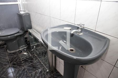 Banheiro de apartamento para alugar com 1 quarto, 42m² em Vila Ipiranga, Porto Alegre