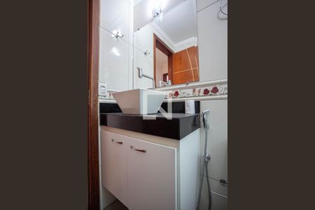 Apartamento à venda com 68m², 3 quartos e 2 vagas Apartamento à venda com 68m², 3 quartos e 2 vagasBanheiro social