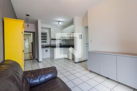 Sala / Cozinha de apartamento para alugar com 1 quarto, 52m² em Kobrasol, São José