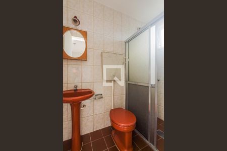Banheiro suite de apartamento à venda com 1 quarto, 43m² em Vila Jardim, Porto Alegre