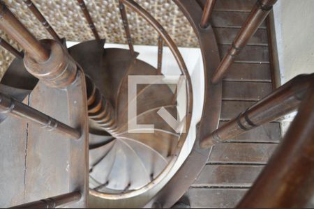 Casa de condomínio à venda com 100m², 5 quartos e 1 vagaEscada