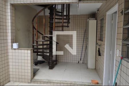 Casa de condomínio à venda com 100m², 5 quartos e 1 vagaÁrea de Serviço