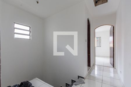 Hall Dormitórios de casa para alugar com 2 quartos, 80m² em Jardim Cambui, Santo André