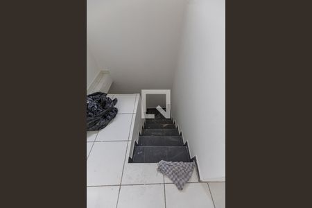 Escada de casa para alugar com 2 quartos, 80m² em Jardim Cambui, Santo André