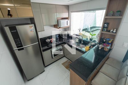 Casa à venda com 116m², 2 quartos e 2 vagas Casa à venda com 116m², 2 quartos e 2 vagasCozinha