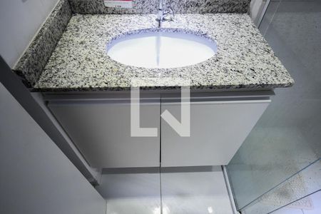 Apartamento para alugar com 64m², 2 quartos e 1 vaga Apartamento para alugar com 64m², 2 quartos e 1 vagaPia do banheiro da suíte