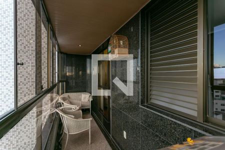 Apartamento à venda com 220m², 4 quartos e 4 vagasVaranda