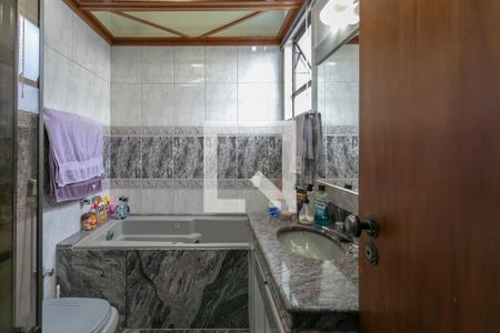 Apartamento à venda com 220m², 4 quartos e 4 vagasBanheiro da Suíte 2