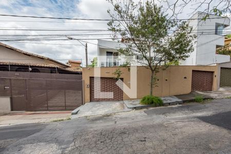 Casa à venda com 162m², 3 quartos e 2 vagasFachada