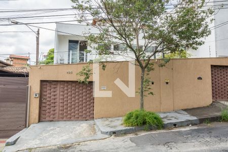 Casa à venda com 162m², 3 quartos e 2 vagasFachada
