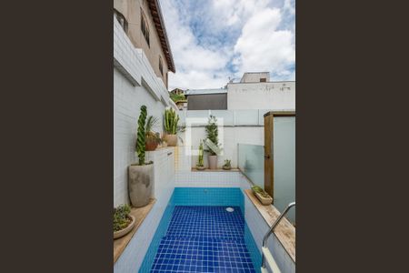 Casa à venda com 162m², 3 quartos e 2 vagasPiscina