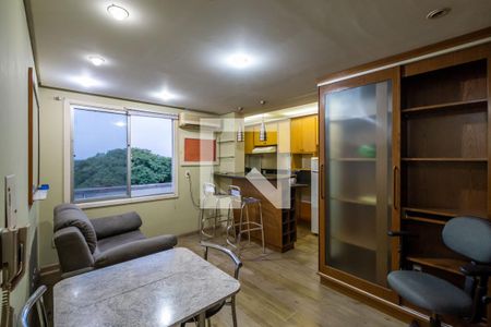 Sala de apartamento para alugar com 1 quarto, 51m² em Centro Histórico, Porto Alegre