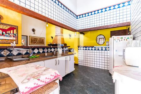 Casa à venda com 200m², 2 quartos e 20 vagasSalaCozinha