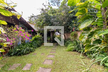 Casa para alugar com 280m², 4 quartos e 4 vagas Casa para alugar com 280m², 4 quartos e 4 vagasQuintal/Jardim