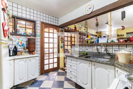 Casa para alugar com 280m², 4 quartos e 4 vagas Casa para alugar com 280m², 4 quartos e 4 vagasCozinha