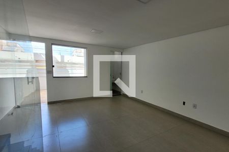 Sala de casa à venda com 3 quartos, 155m² em Monte Castelo, Contagem