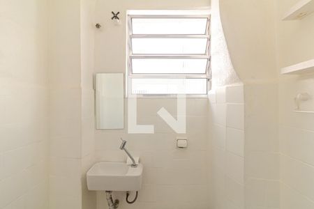 Banheiro de kitnet/studio para alugar com 1 quarto, 60m² em Santa Cecilia, São Paulo