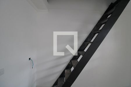 Escada de casa para alugar com 1 quarto, 50m² em Vila Campo Grande, São Paulo