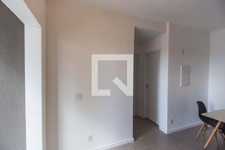 Sala de TV de apartamento à venda com 2 quartos, 52m² em Jardim Tupanci, Barueri