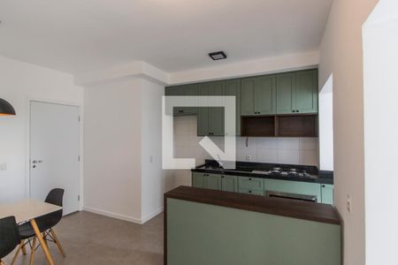 Sala de TV de apartamento à venda com 2 quartos, 52m² em Jardim Tupanci, Barueri