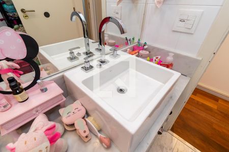 Apartamento à venda com 200m², 4 quartos e 4 vagasBanheiro da Suíte 2