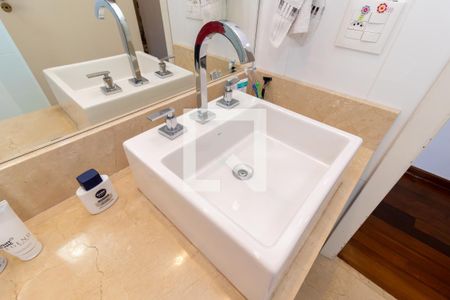 Apartamento à venda com 200m², 4 quartos e 4 vagasBanheiro 3