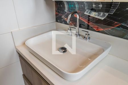 Detalhe do Banheiro da Suíte 1 de apartamento à venda com 3 quartos, 112m² em Empresarial 18 do Forte, Barueri
