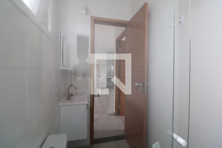 Banheiro de apartamento para alugar com 1 quarto, 37m² em Jardim Piqueroby, São Paulo