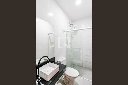 Banheiro de kitnet/studio para alugar com 1 quarto, 35m² em Parque Maria Helena, São Paulo