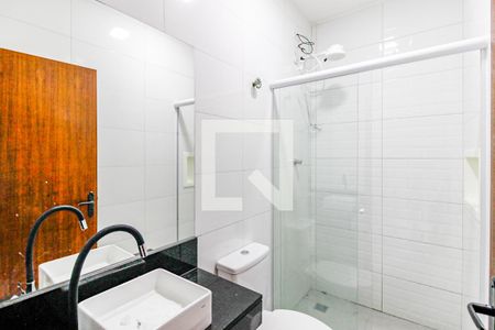 Banheiro de kitnet/studio para alugar com 1 quarto, 35m² em Parque Maria Helena, São Paulo