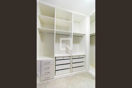 Casa à venda com 190m², 3 quartos e 2 vagasQuarto 2 - Closet