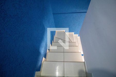 Escada de casa de condomínio à venda com 2 quartos, 70m² em Vila Carmosina, São Paulo