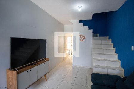 Sala de casa de condomínio à venda com 2 quartos, 70m² em Vila Carmosina, São Paulo