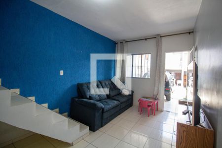 Sala de casa de condomínio à venda com 2 quartos, 70m² em Vila Carmosina, São Paulo