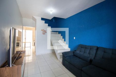 Sala de casa de condomínio à venda com 2 quartos, 70m² em Vila Carmosina, São Paulo